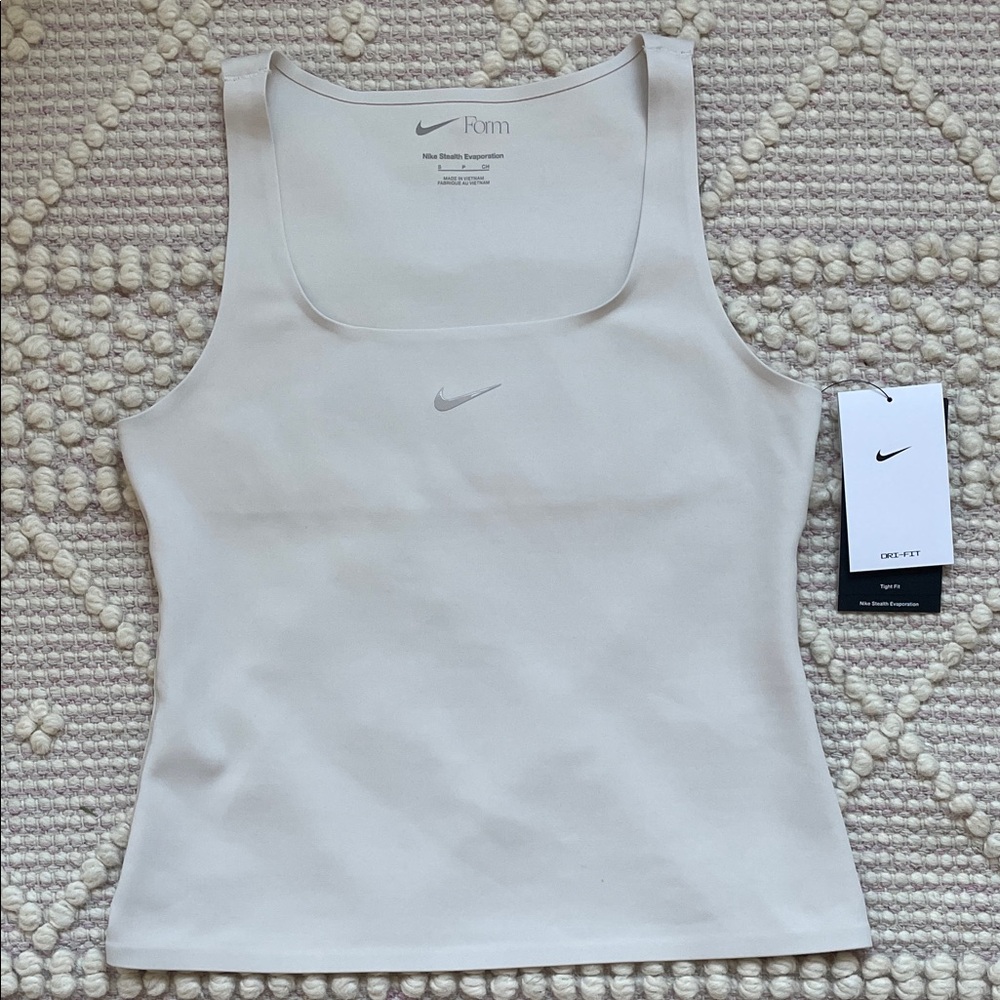 Brand new! Nike Women's Form Stealth Evaporation Beige Training Tank Top Sz S